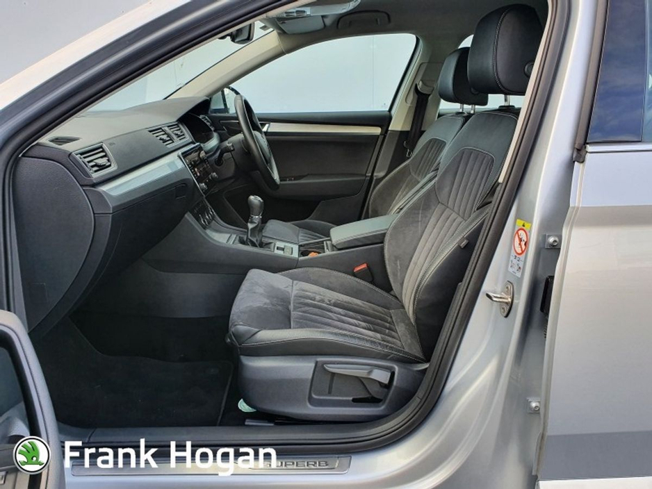 2020 Skoda Superb - image 4