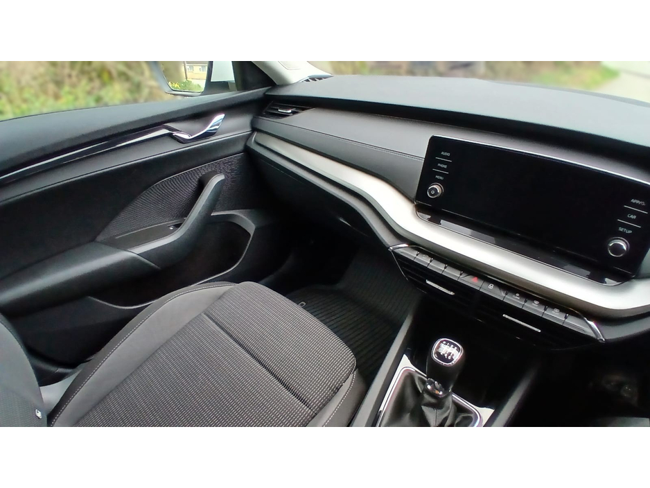 2021 Skoda Octavia - image 11