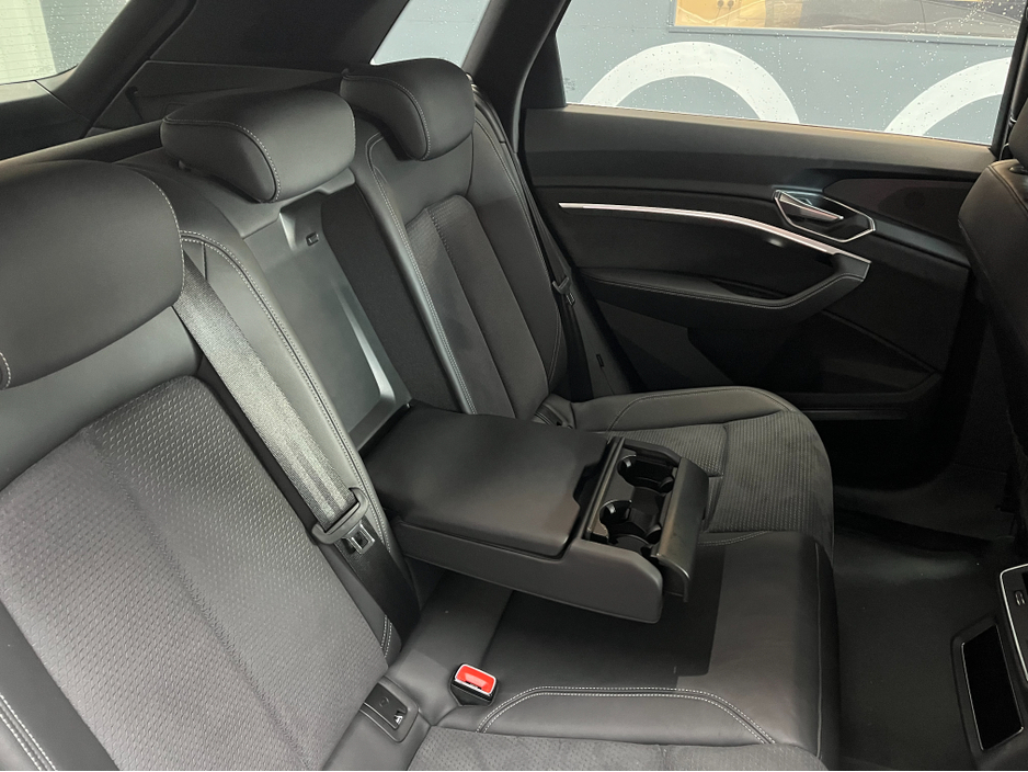 2022 Audi e-tron - image 15