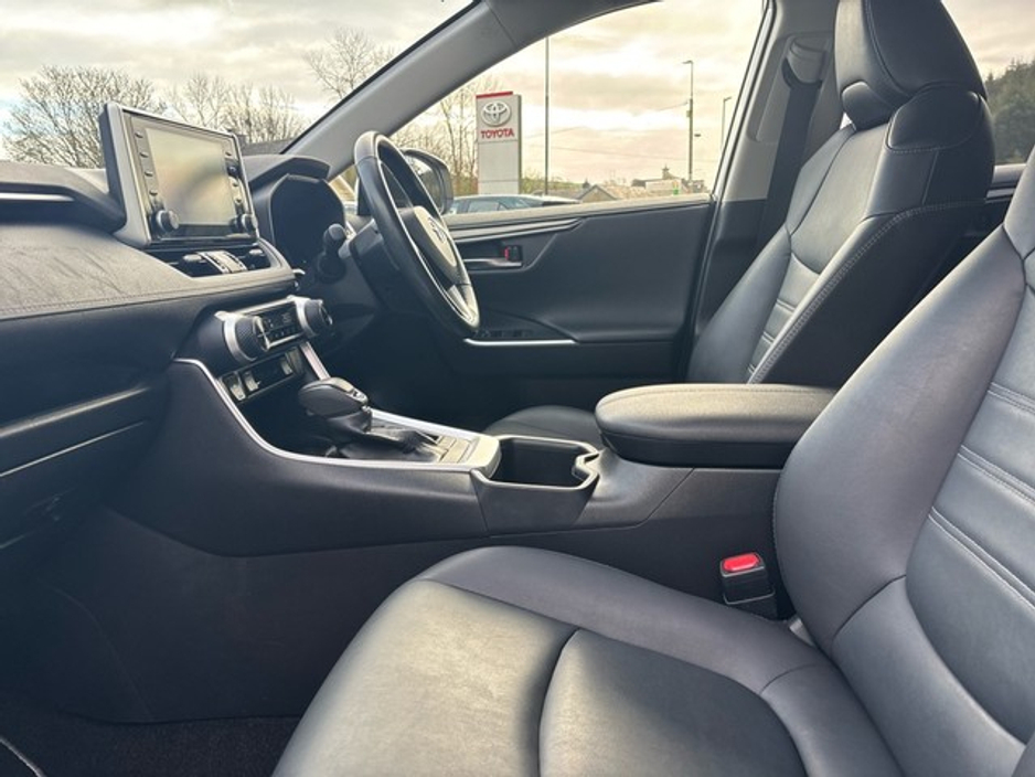 2022 Toyota Rav4 - image 6