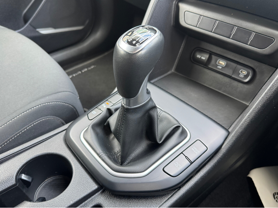 2022 Kia Sportage - image 23