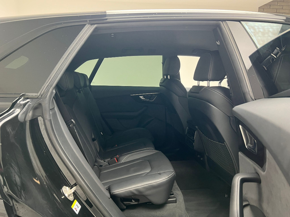 2023 Audi Q8 55 TFSI E S LINE BLACK ED 381HP QUATTRO €75,990