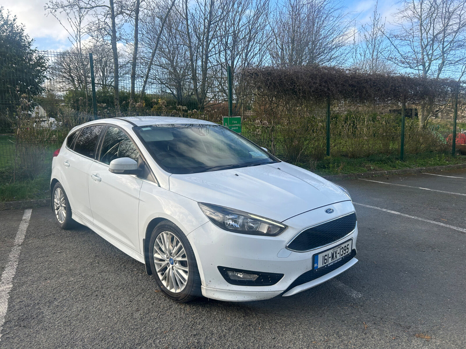 2016 Ford Focus - image 14