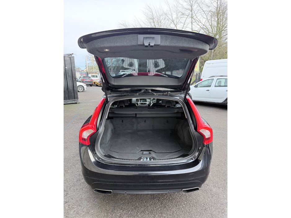 2015 Volvo V60 - image 11