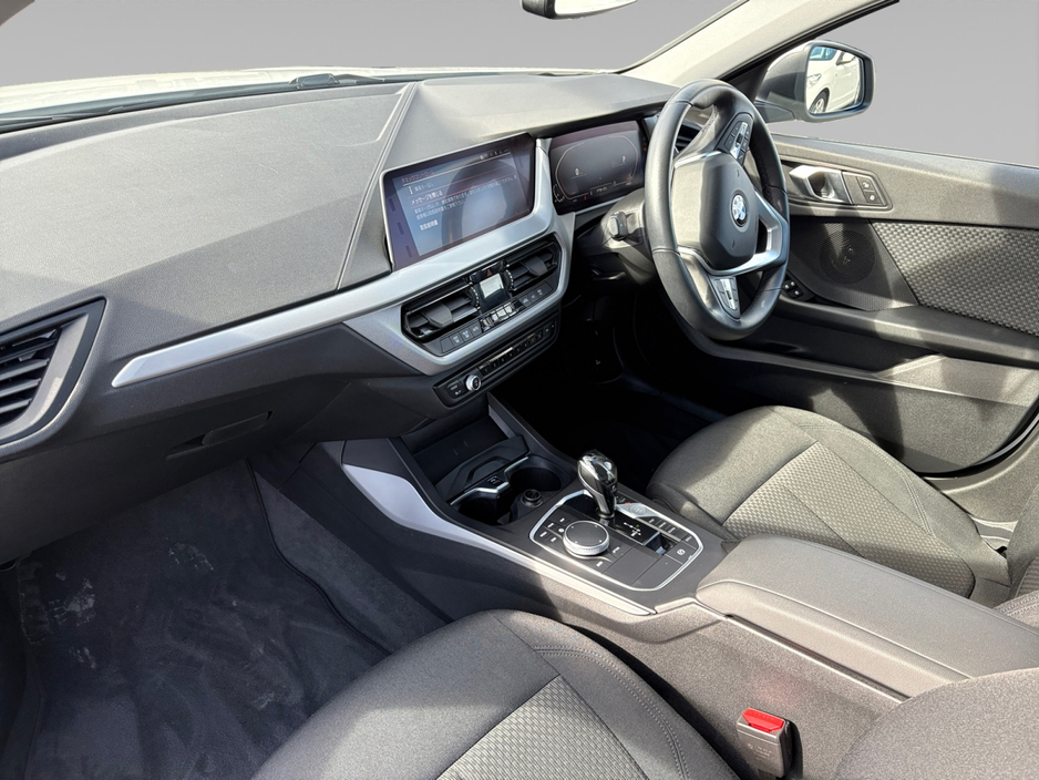 2020 BMW 1 Series - image 9