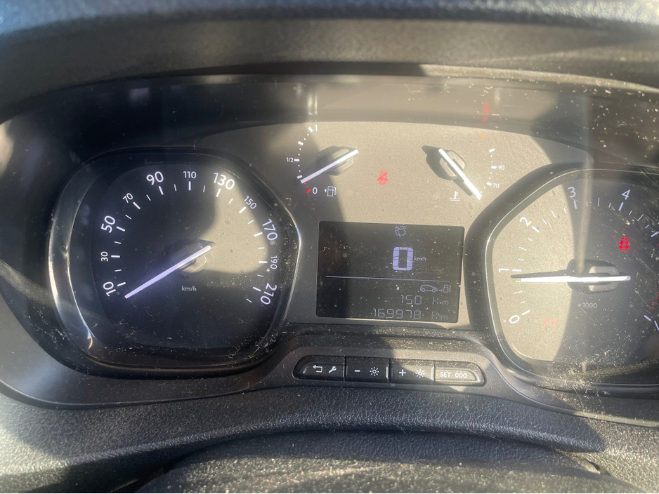 2021 Citroen Dispatch - image 8