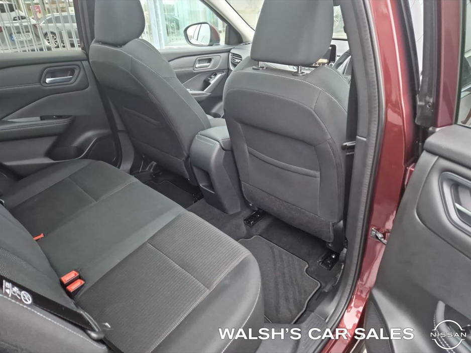 2022 Nissan Qashqai 1.3 HYB SV + Glass Roof Pack €25,950