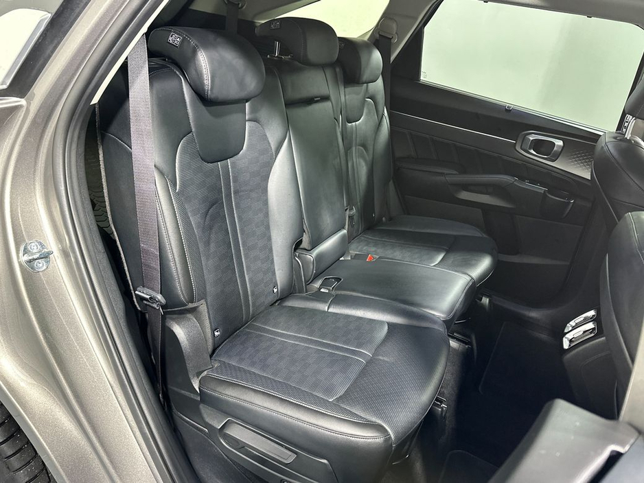 2025 Kia Sorento - image 10