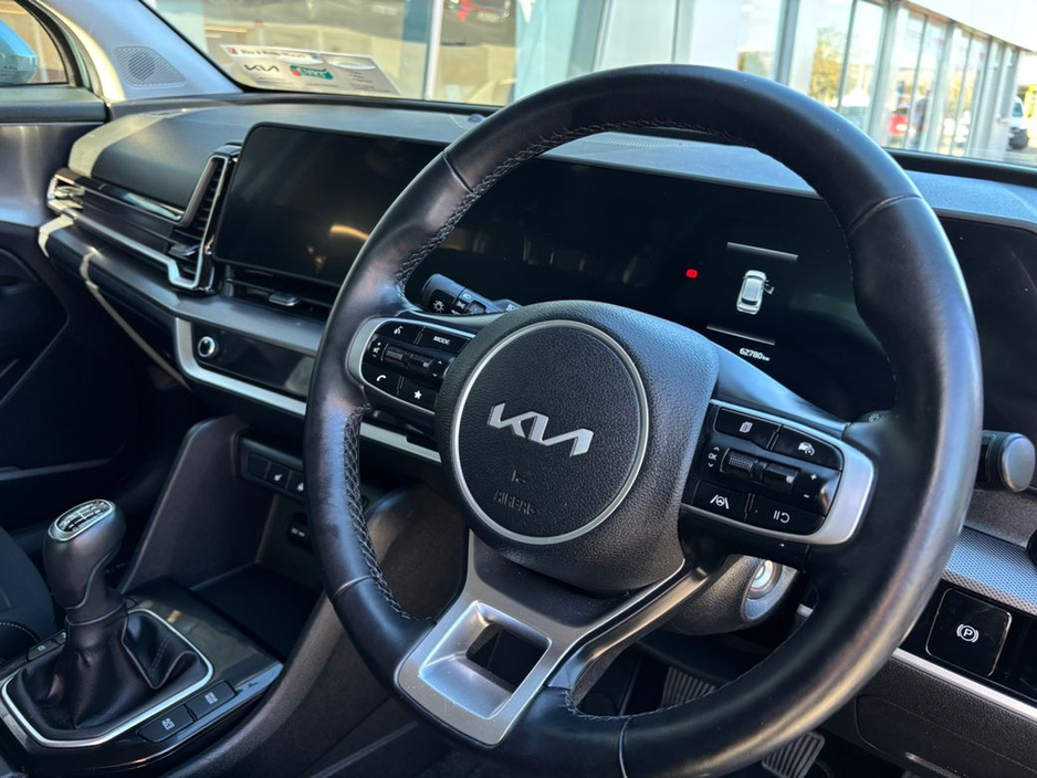 2023 Kia Sportage - image 2