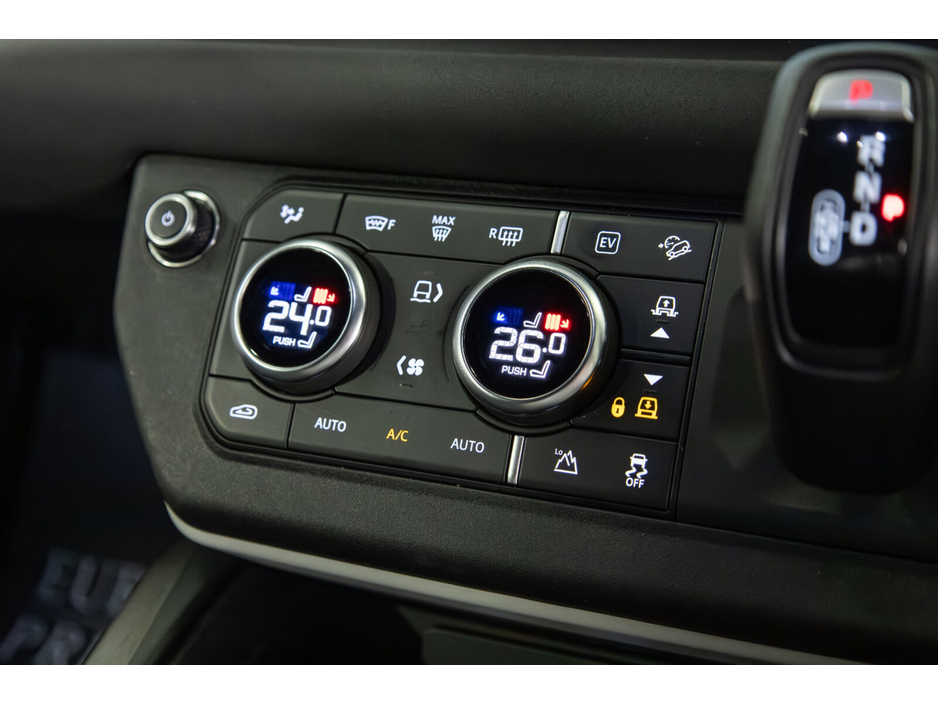 2022 Land Rover Defender - image 23