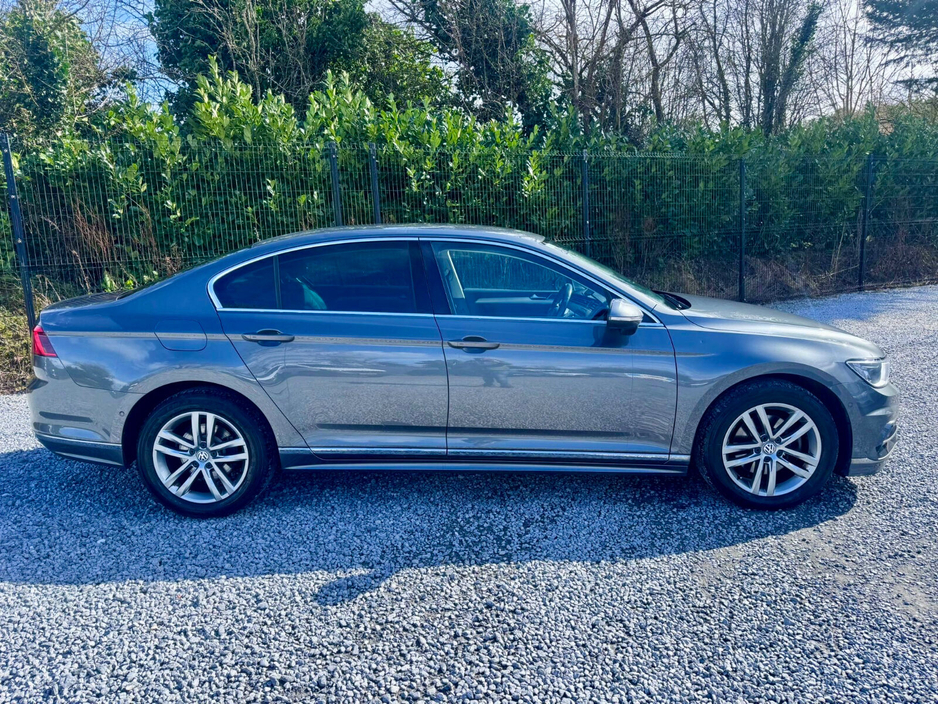 2016 Volkswagen Passat - image 8