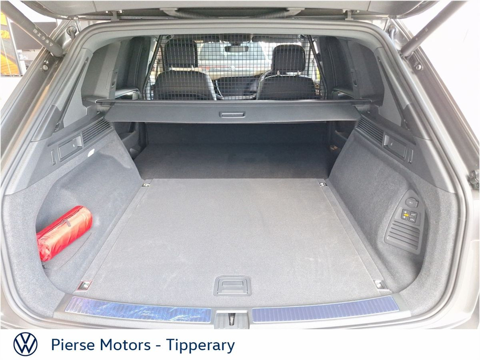 2026 Volkswagen Touareg - image 4