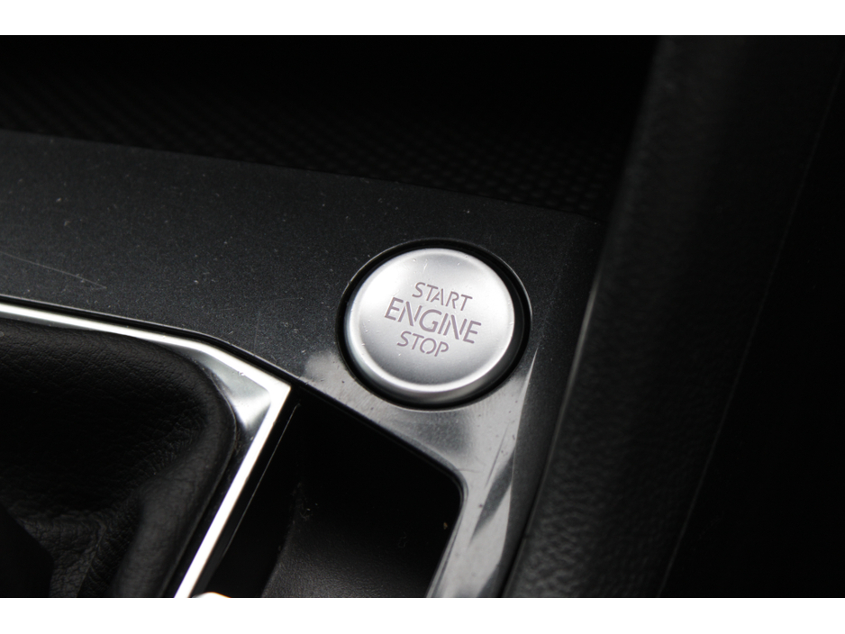 2017 Volkswagen Tiguan - image 15