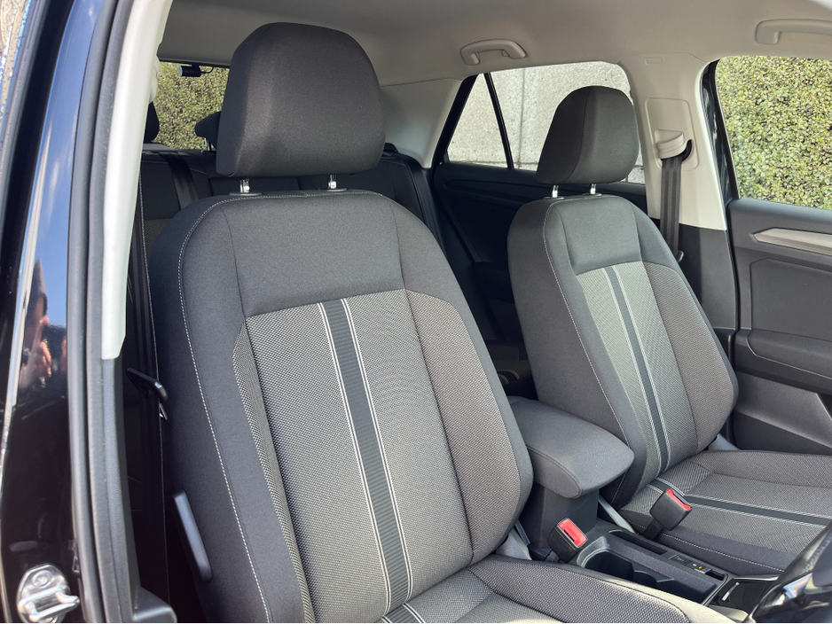 2021 Volkswagen T-Roc - image 12