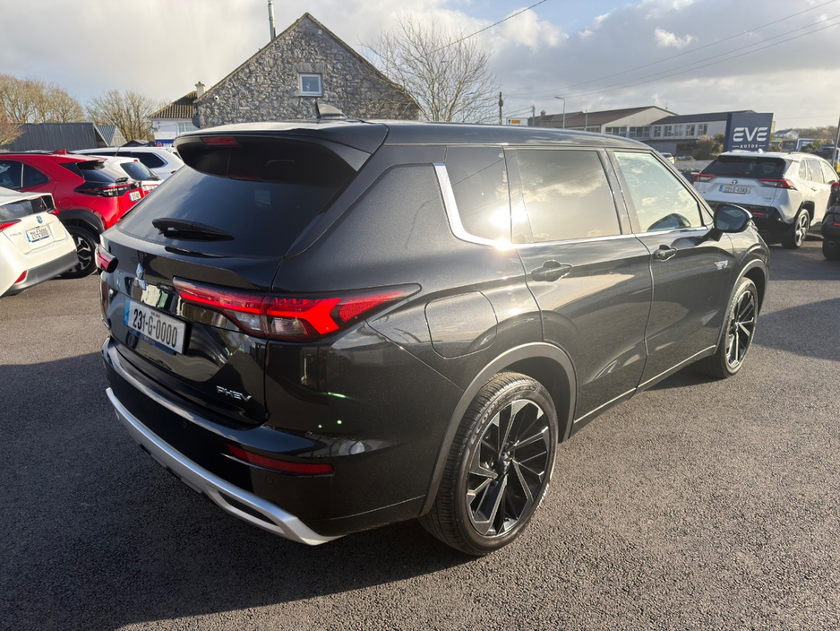 2023 Mitsubishi Outlander - image 17