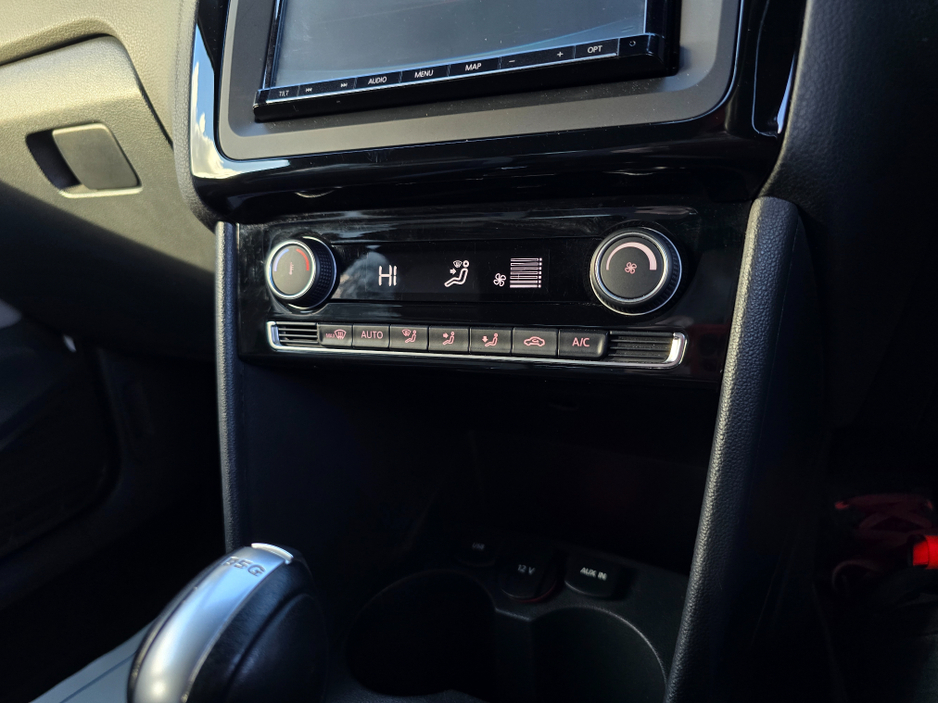 2015 Volkswagen Polo ( 152 )1.4 GT 150BH HI SPEC HIGHLINE EDITION - ALCANTARA SEATS - REV CAMERA - €12,950