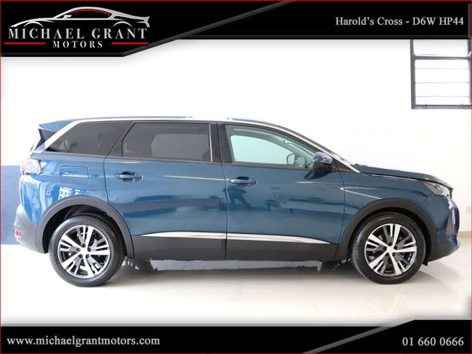 2021 Peugeot 5008 - image 4