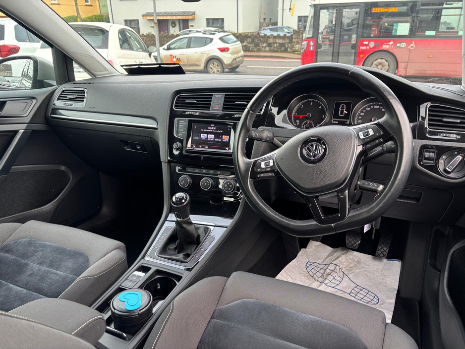 2014 Volkswagen Golf - image 10