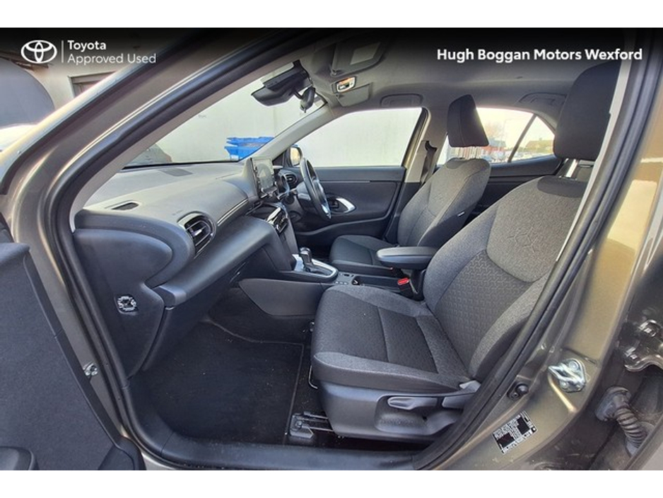 2023 Toyota Yaris Cross LUNA HYBRID, NICE LOW MILEAGE! €26,995