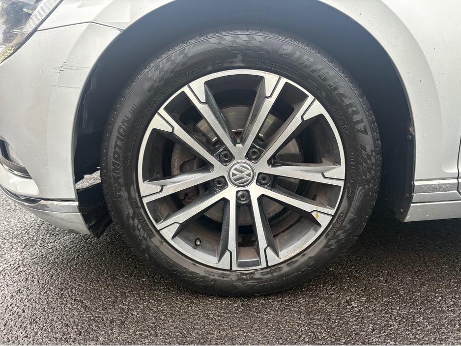 2018 Volkswagen Passat - image 6