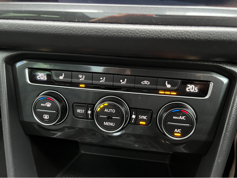 2020 Volkswagen Tiguan R-LINE AUTOMATIC 150HP 1.5 TSI //MASSIVE SPEC//FULL LEATHER//PANORAMIC GLASS ROOF//SAT NAV// €34,950