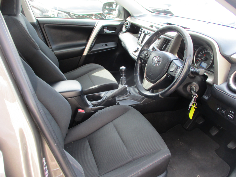 2014 Toyota Rav4 - image 9