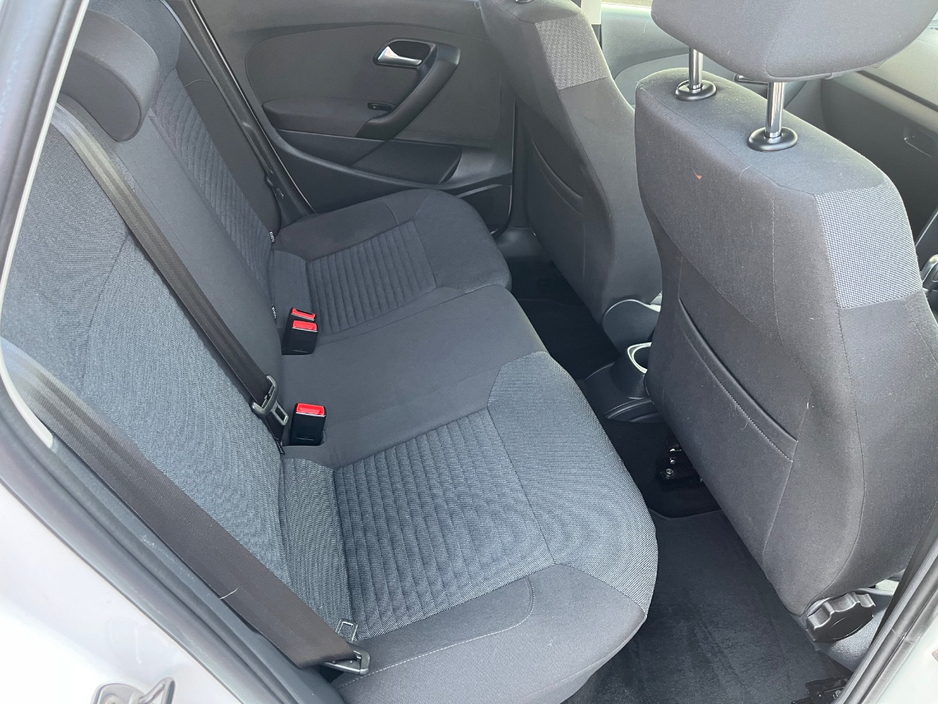 2014 Volkswagen Polo - image 8