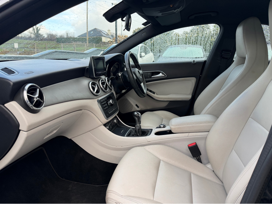2014 Mercedes-Benz CLA Class CLA 180 URBAN 1.6 PETROL 122 BHP 4DR MANUAL // FULL LEATHER // PRO BLUETOOTH MEDIA // CHROME PACK // BUCKET SPORT SEATS // STUNNING CAR THROUGHOUT €10,950