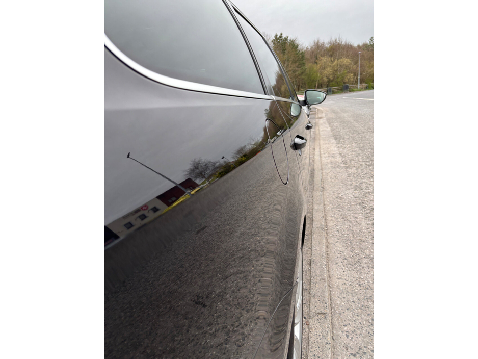 2014 Volkswagen Passat - image 33