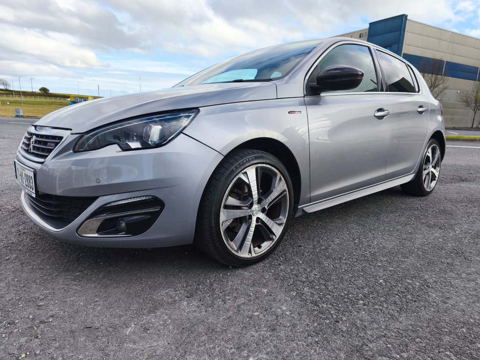 2017 Peugeot 308 - image 8