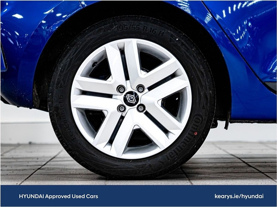 2025 Renault Clio - image 8