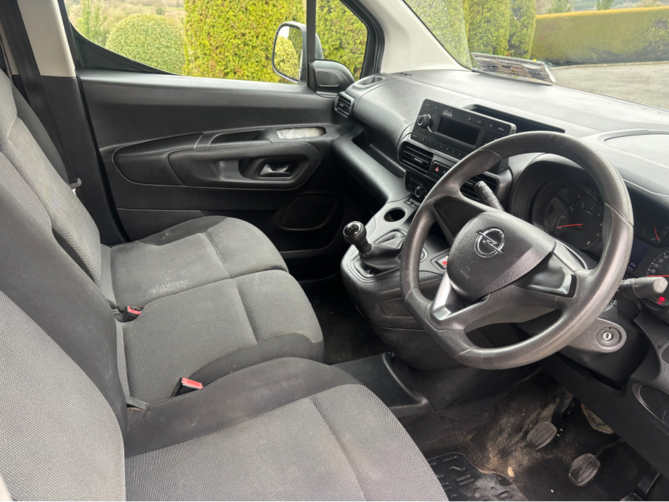 2021 Opel Combo - image 4
