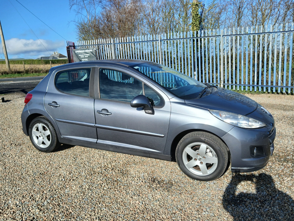2011 Peugeot 207 - image 2