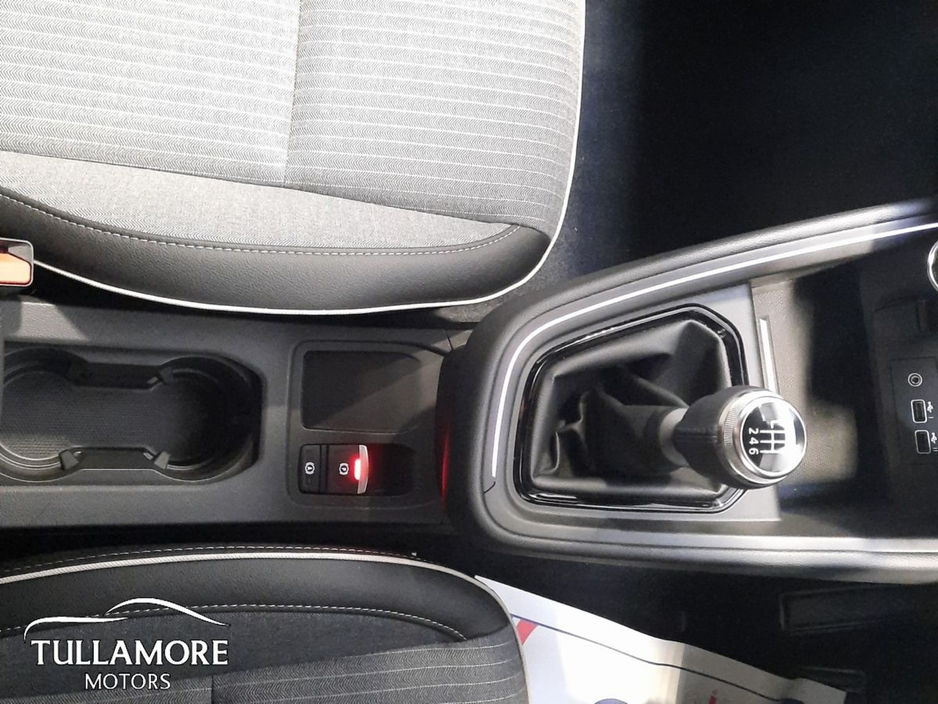 2025 Renault Clio - image 14