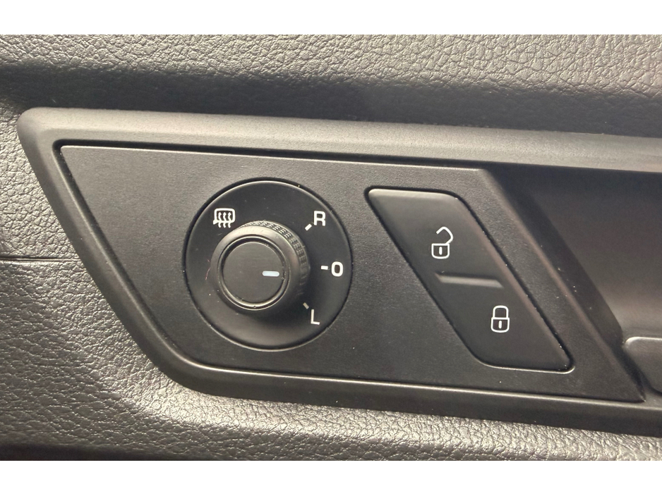 2019 Volkswagen Caddy - image 19