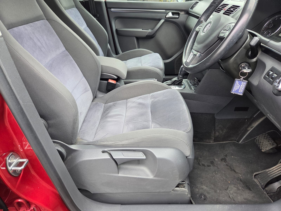 2015 Volkswagen Touran 1.4 tfsi hi line auto €15,200