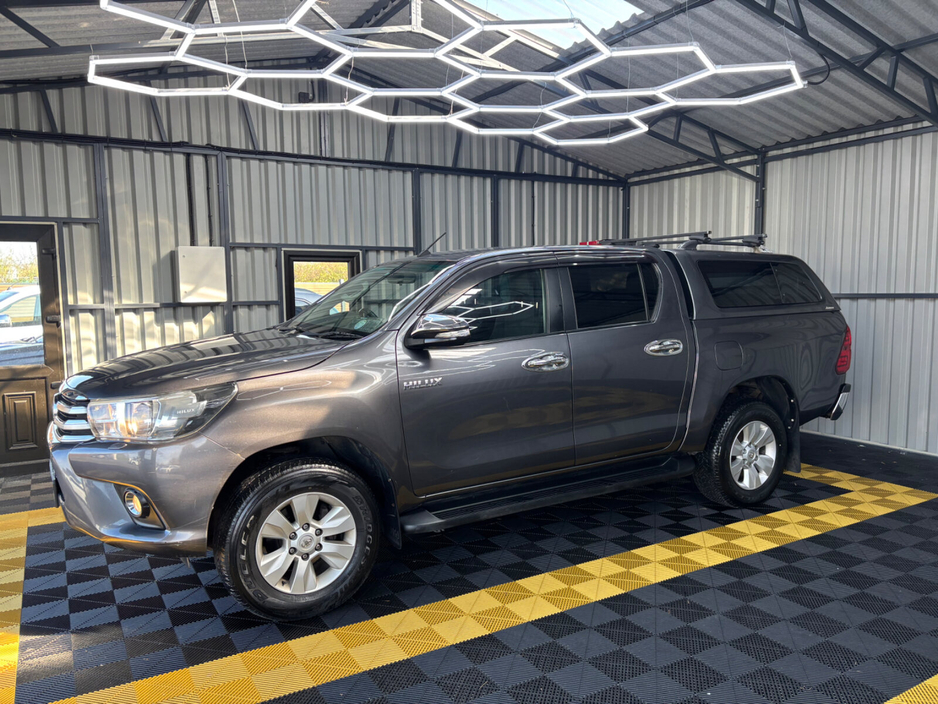 2016 Toyota Hilux - image 3