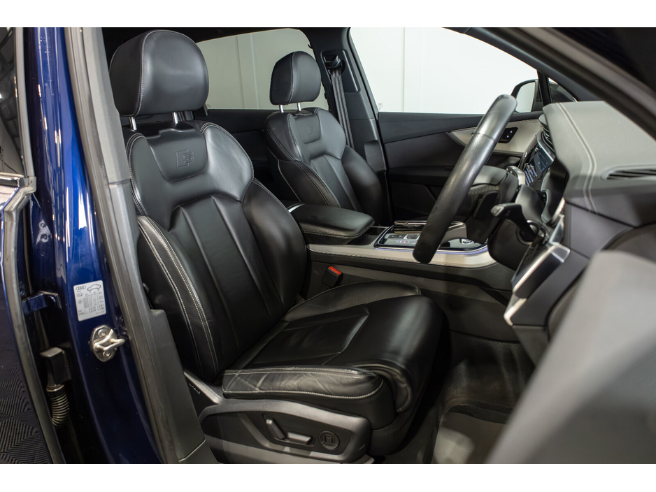2023 Audi Q7 - image 10