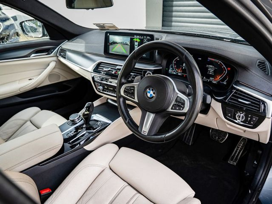 2023 BMW 5 Series - image 8