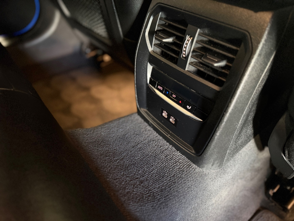 2021 BMW 3 Series - image 21