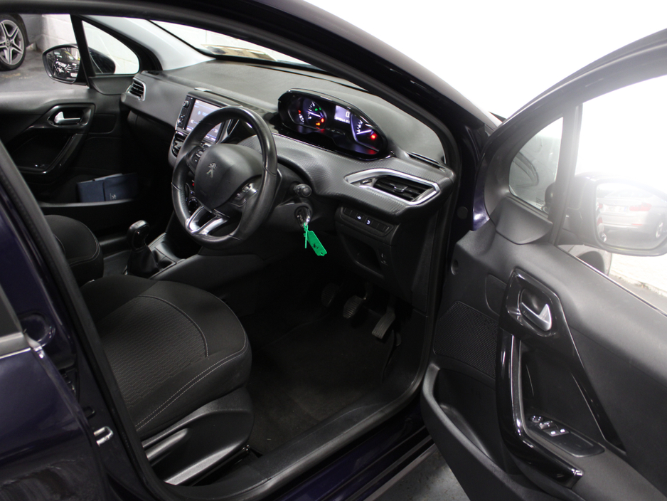 2018 Peugeot 208 - image 22