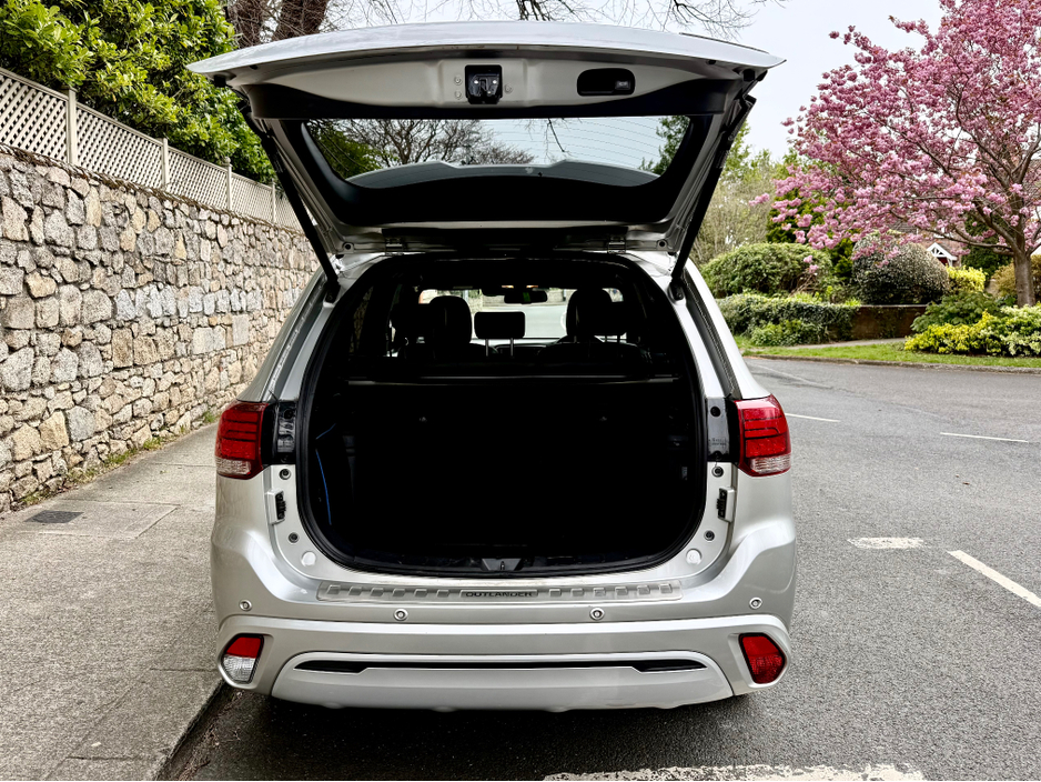 2019 Mitsubishi Outlander - image 11