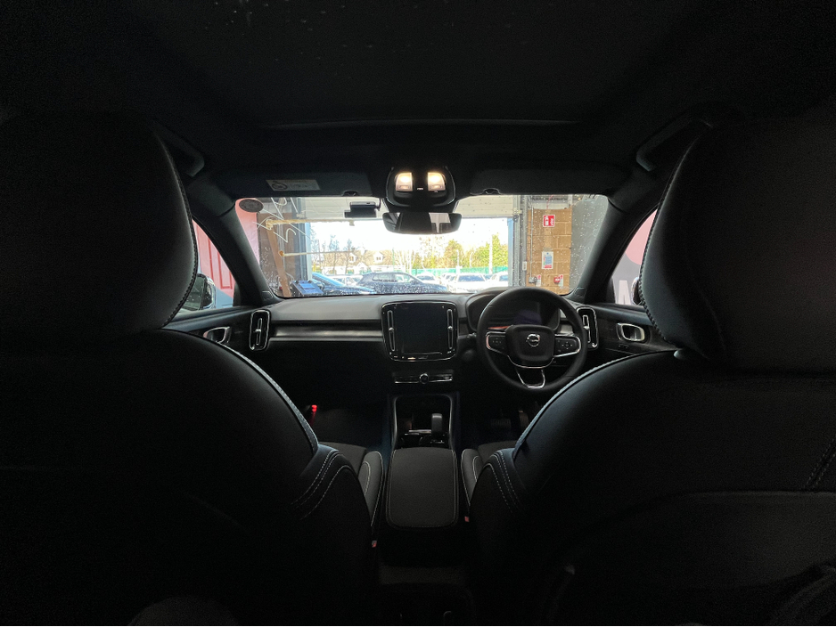 2022 Volvo XC40 - image 15