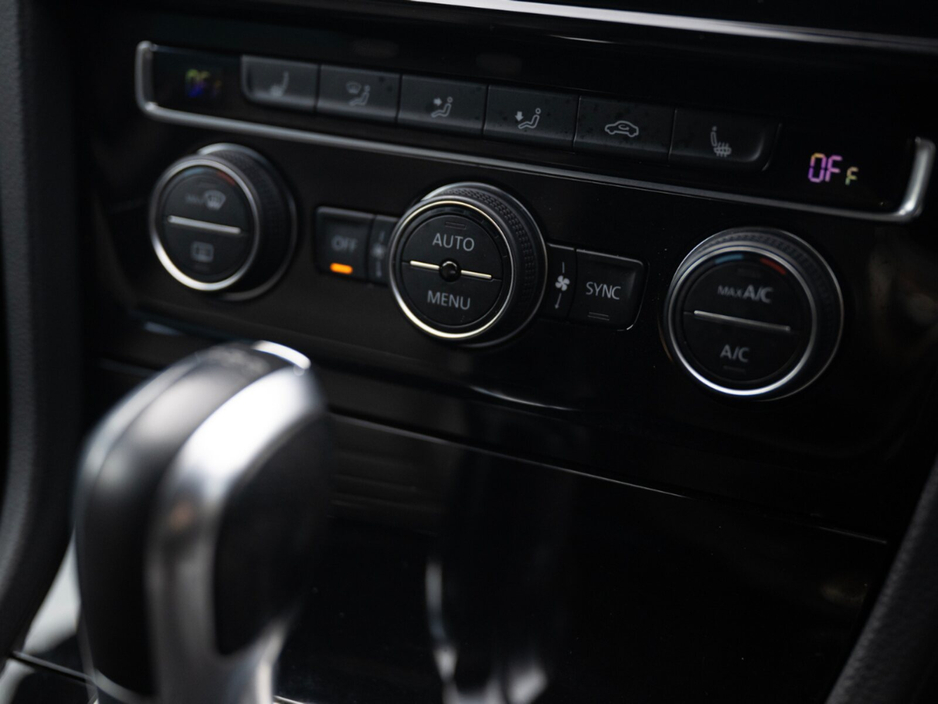 2018 Volkswagen Golf - image 18