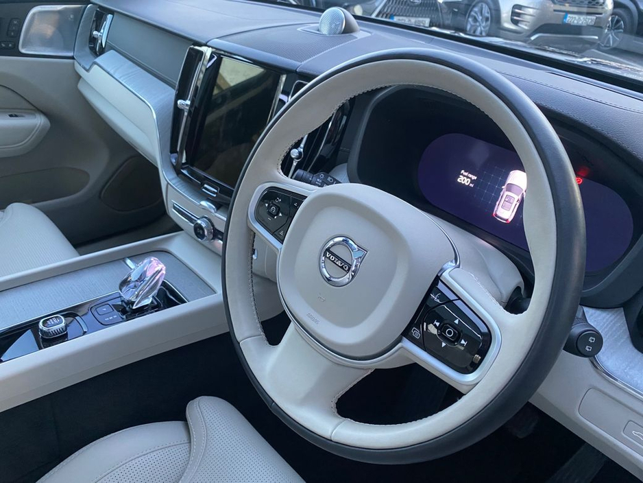 2025 Volvo XC60 T8 Ultra Recharge AWD Auto (PHEV) €67,900