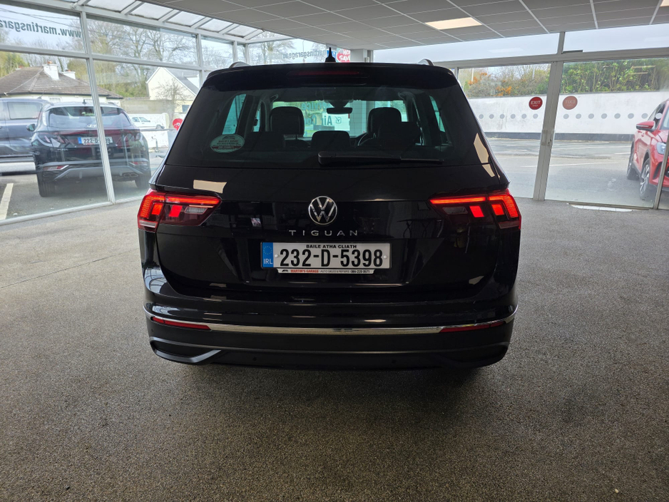 2023 Volkswagen Tiguan - image 6