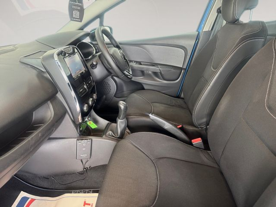 2015 Renault Clio - image 17