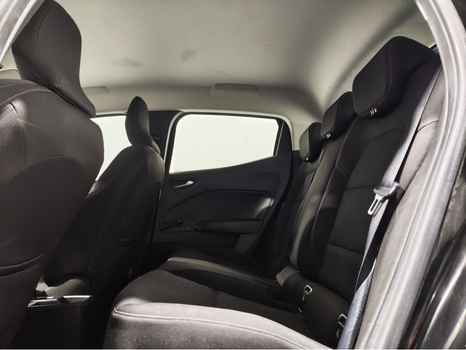 2022 Renault Clio - image 18