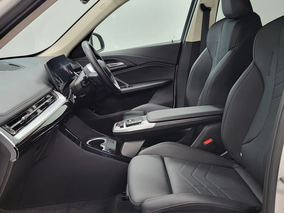 2023 BMW X1 - image 7