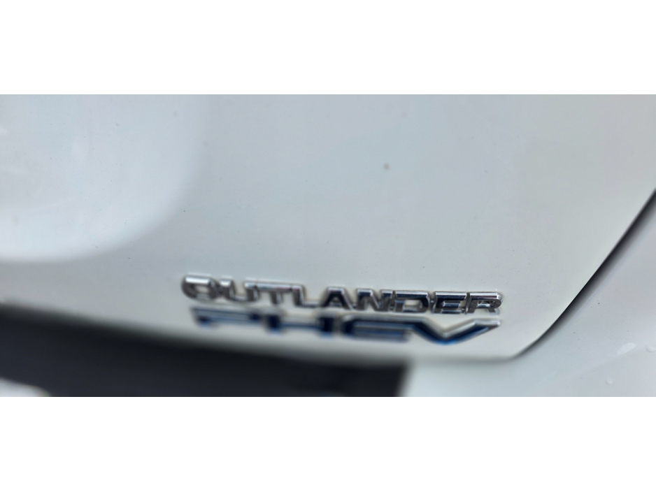 2019 Mitsubishi Outlander - image 10